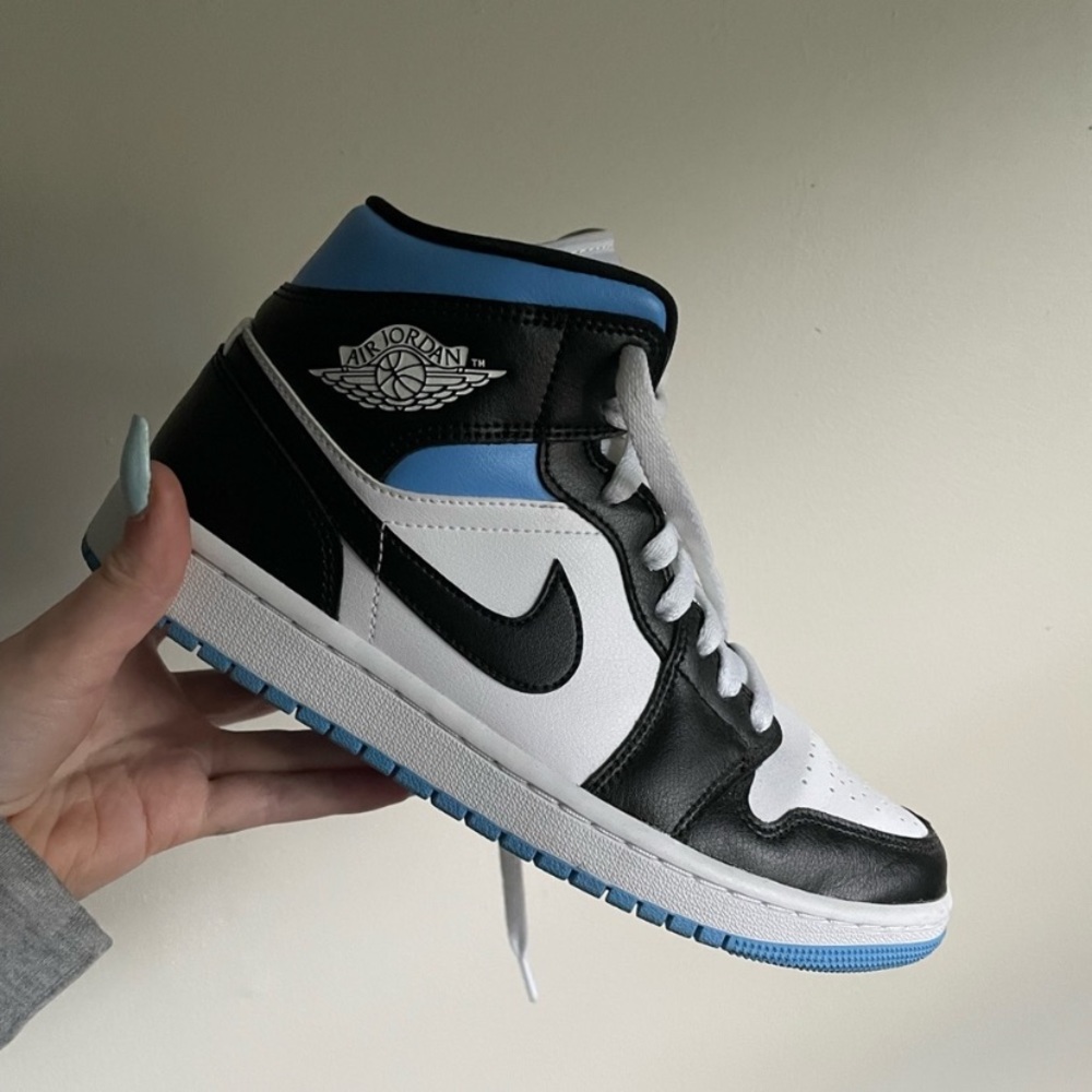 Women’s Jordan 1 Mids